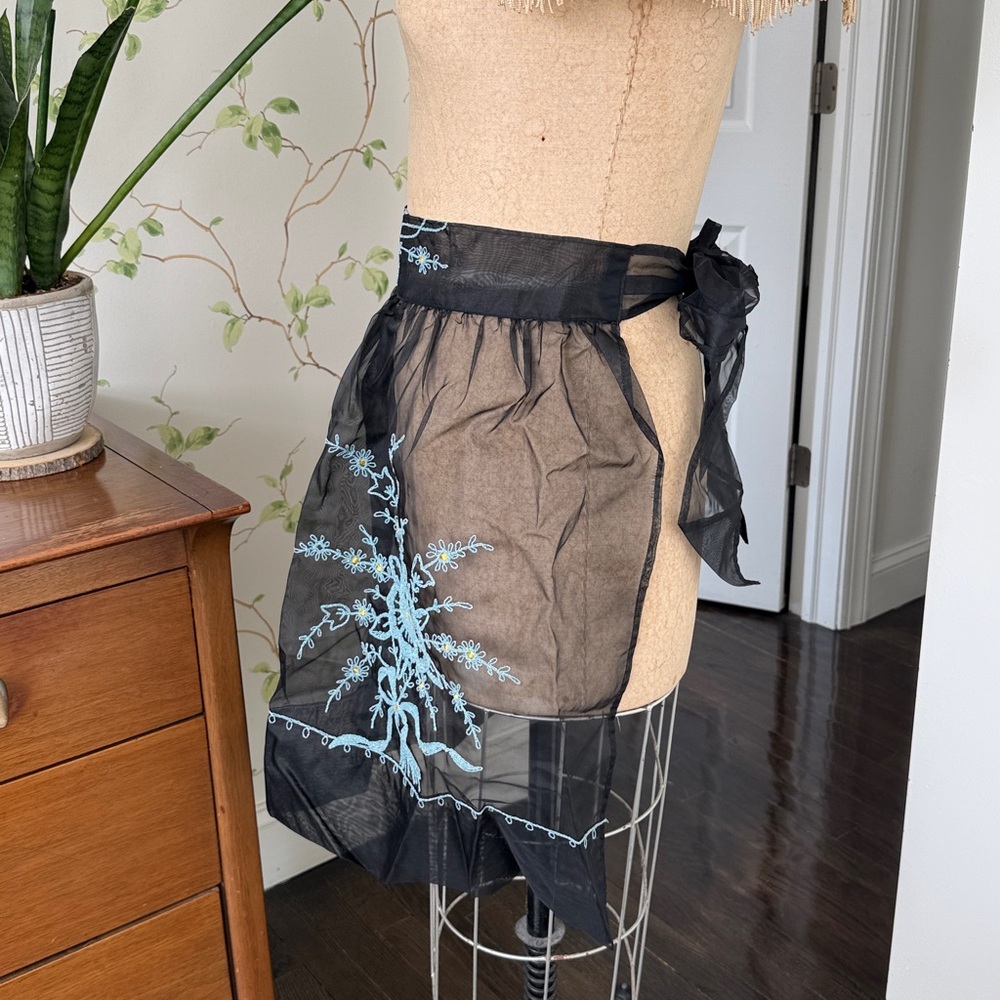 Vintage Sheer Black Embroidered Floral Apron - Picture 5 of 12